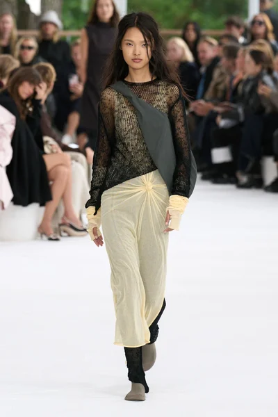 Look 11